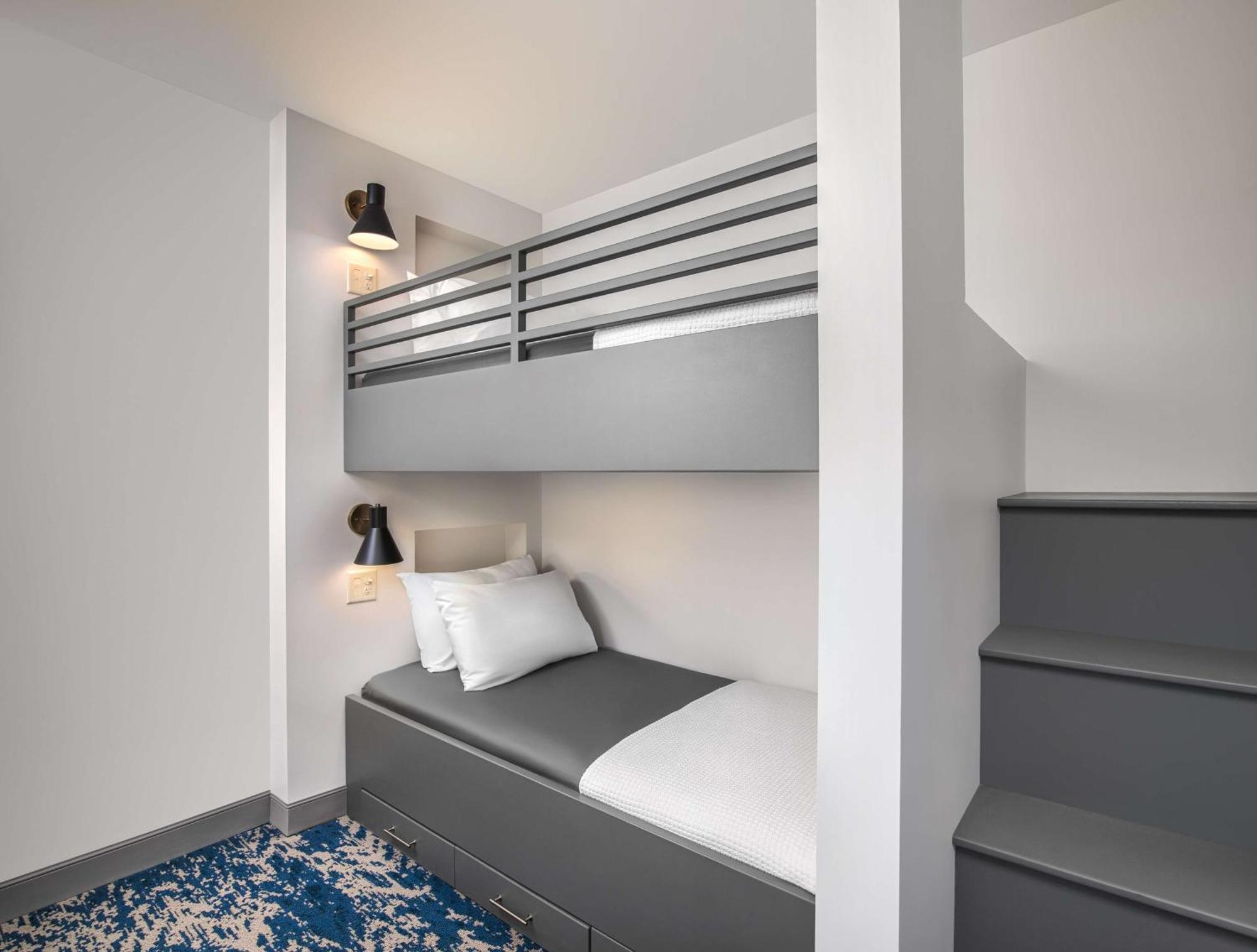 Hotel Elkhart, Tapestry Collection By Hilton Exteriör bild